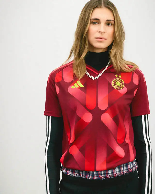 0425_ER_Fussballwelt_Damen-Trikot.webp