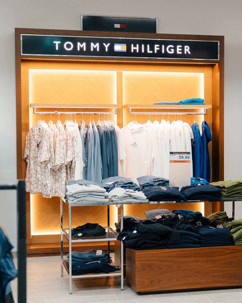 0425_JR_Banner_Outlet_5.jpg