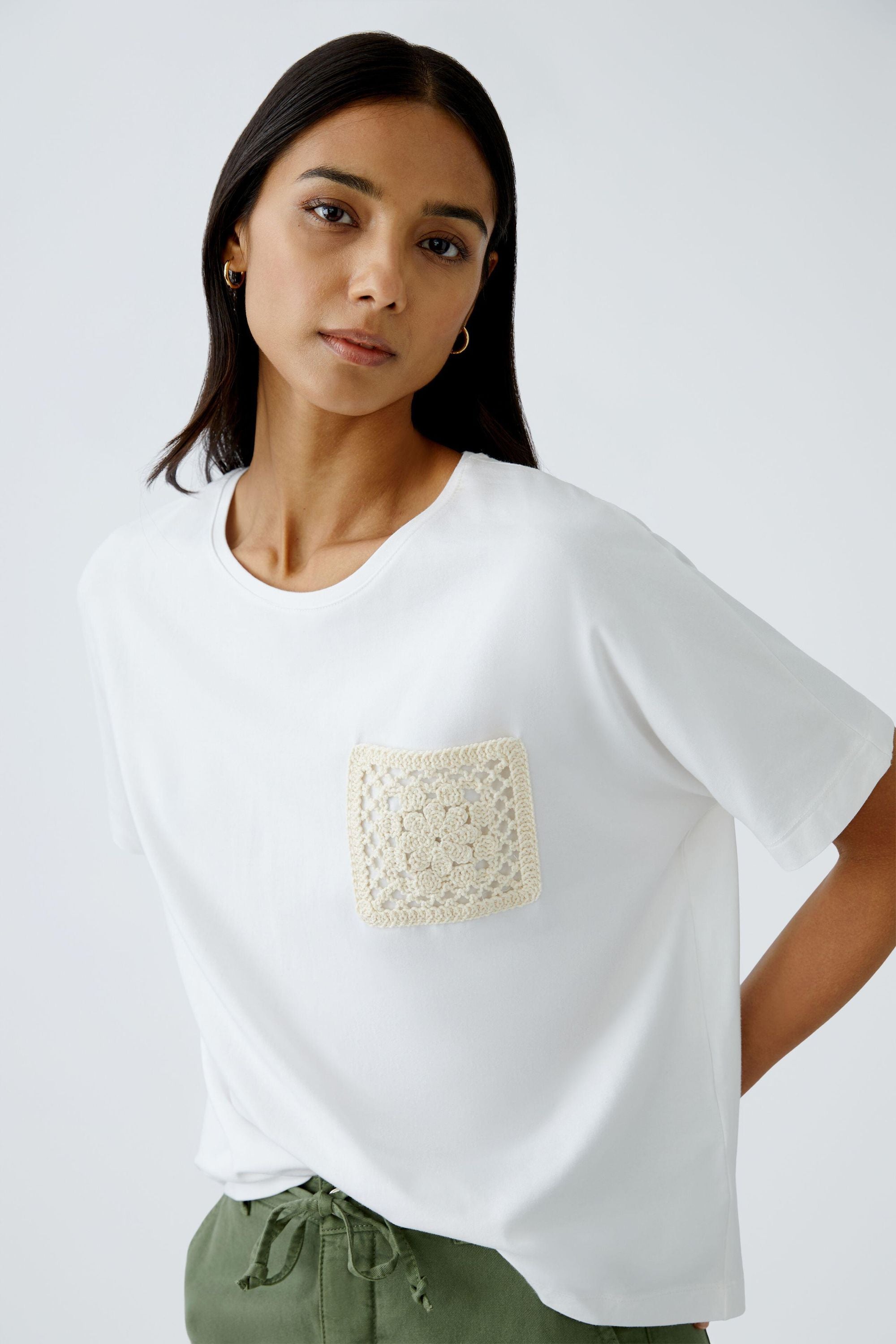 T-Shirt mit gehäkelter Brusttasche - 1002-optic white - Weiß
