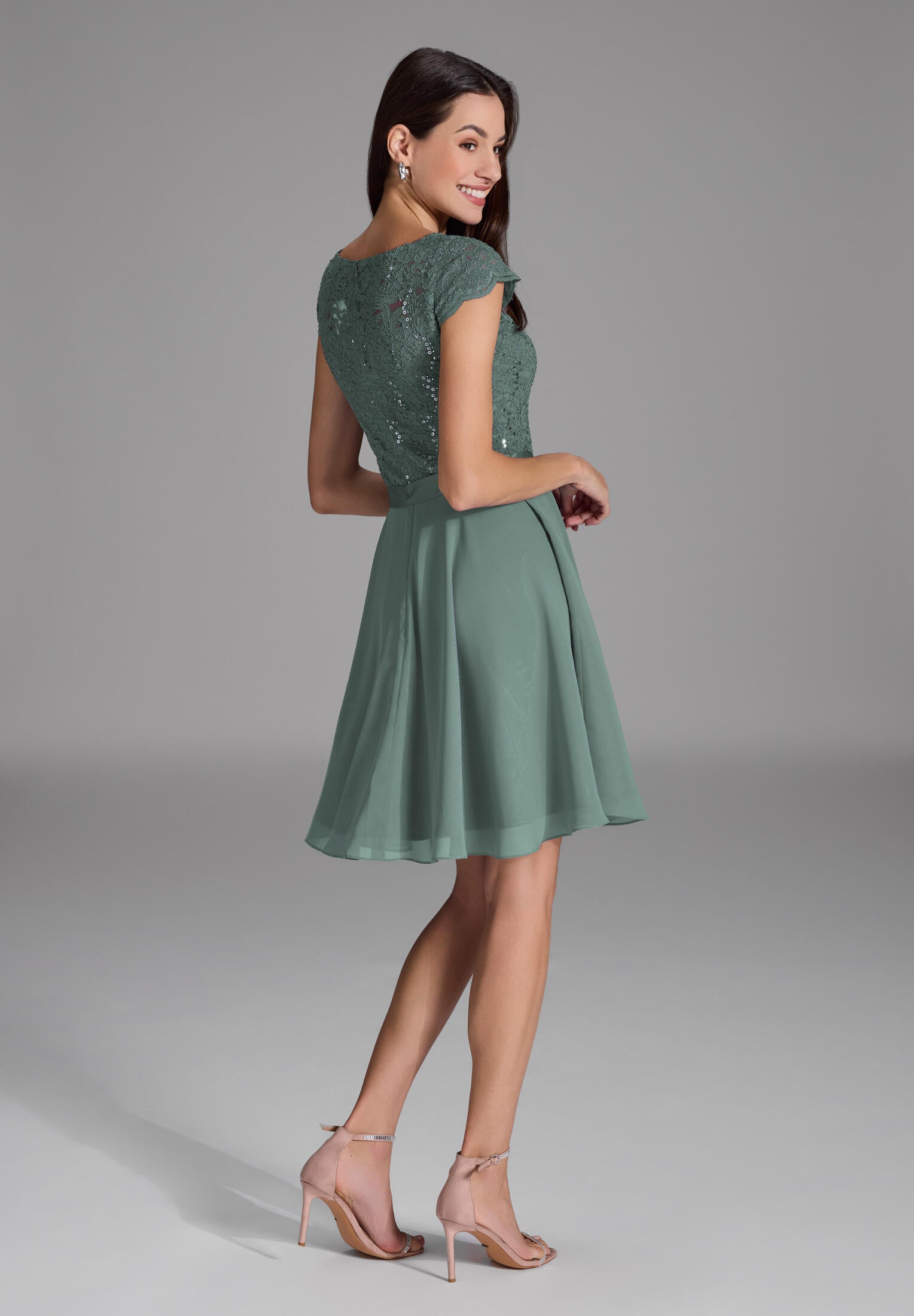 Cocktailkleid aus Spitze und Chiffon - 372 - Grün