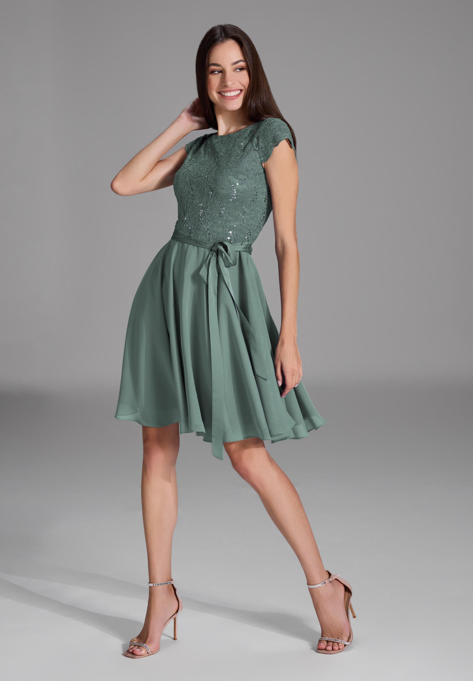 Cocktailkleid aus Spitze und Chiffon - 372 - Grün