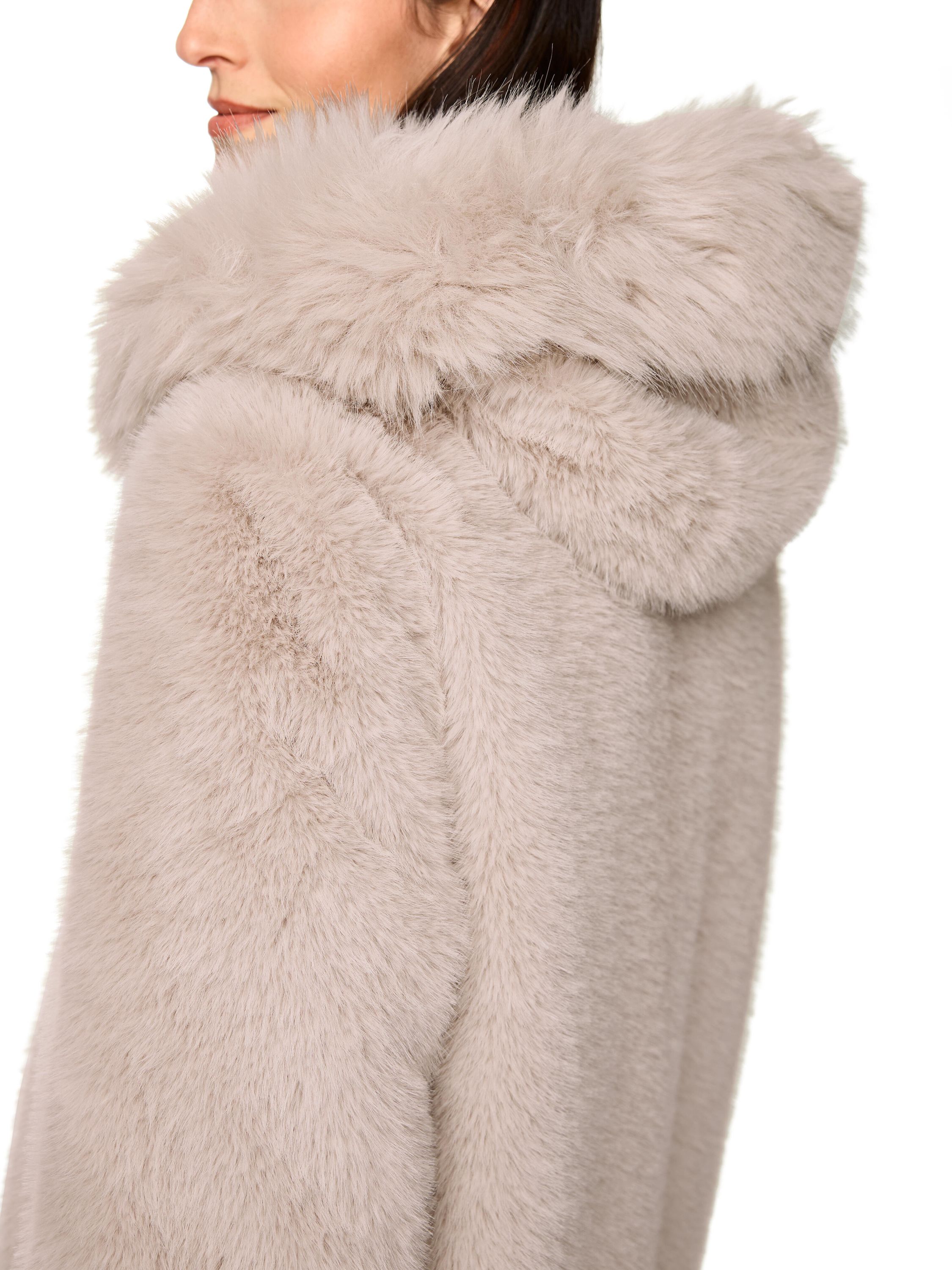 Mantel mit Kapuze aus FUN FUR - 646 - Beige
