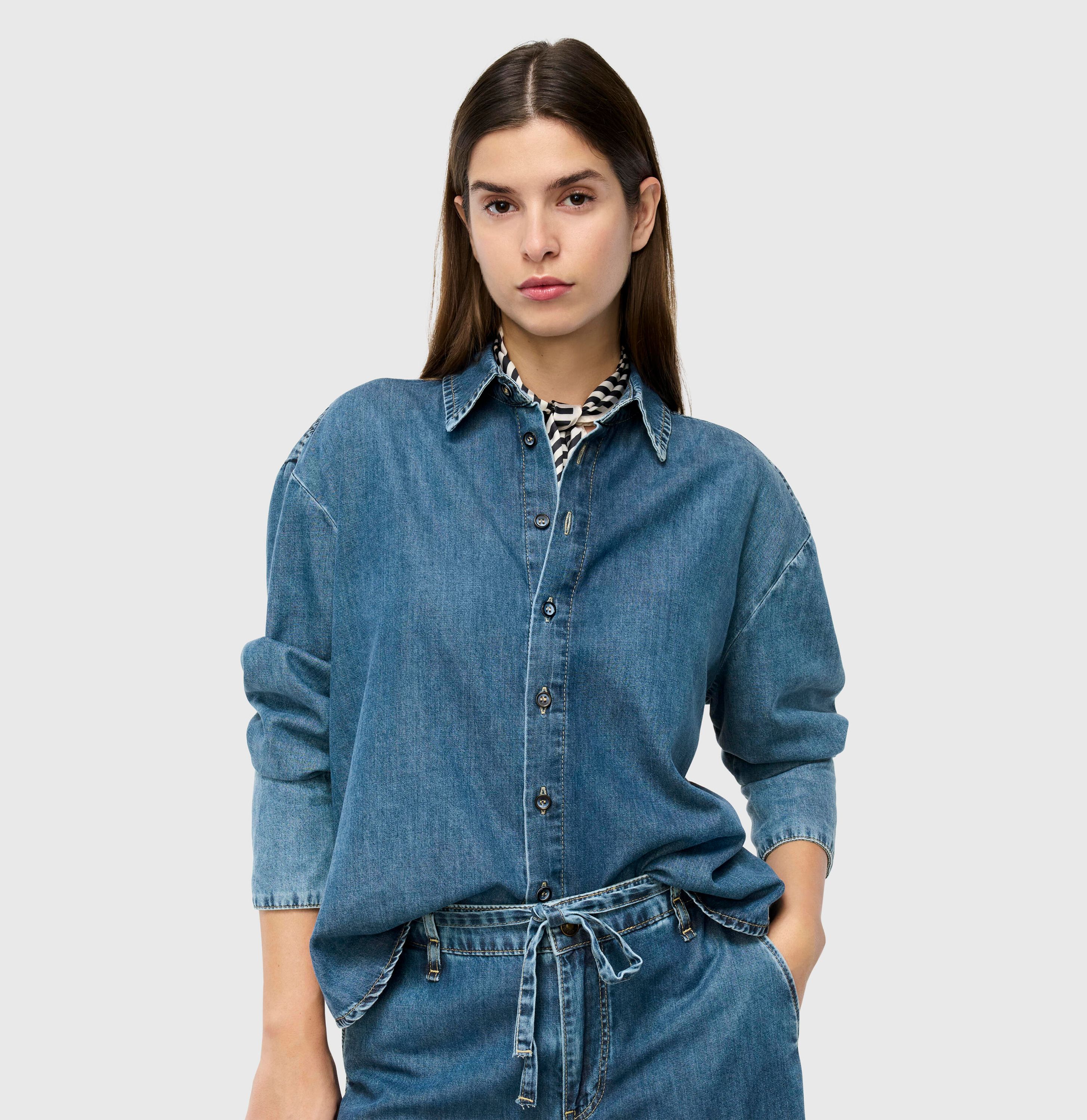 Jeansbluse aus Baumwollmix - D609 mid blue heritage wash - Blau