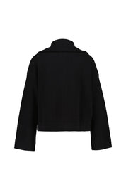 Kurze Strickjacke mit aufgesetzten Taschen - 105-black - Schwarz