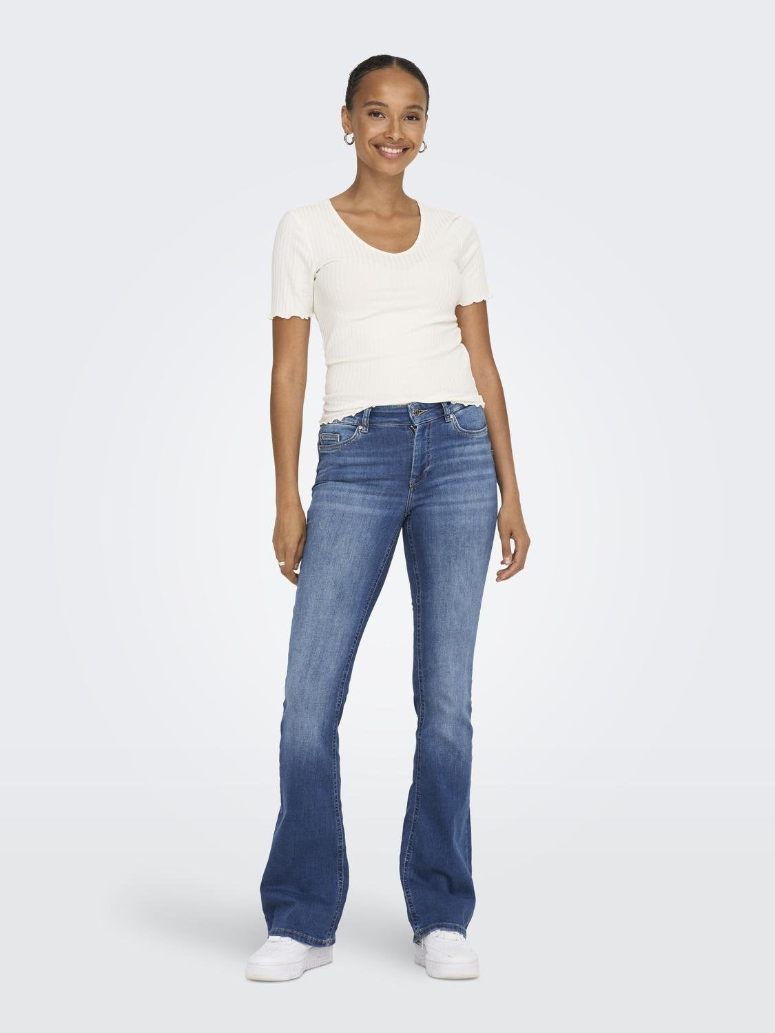 Jeans mit Schlag - Medium Blue Denim - Blau