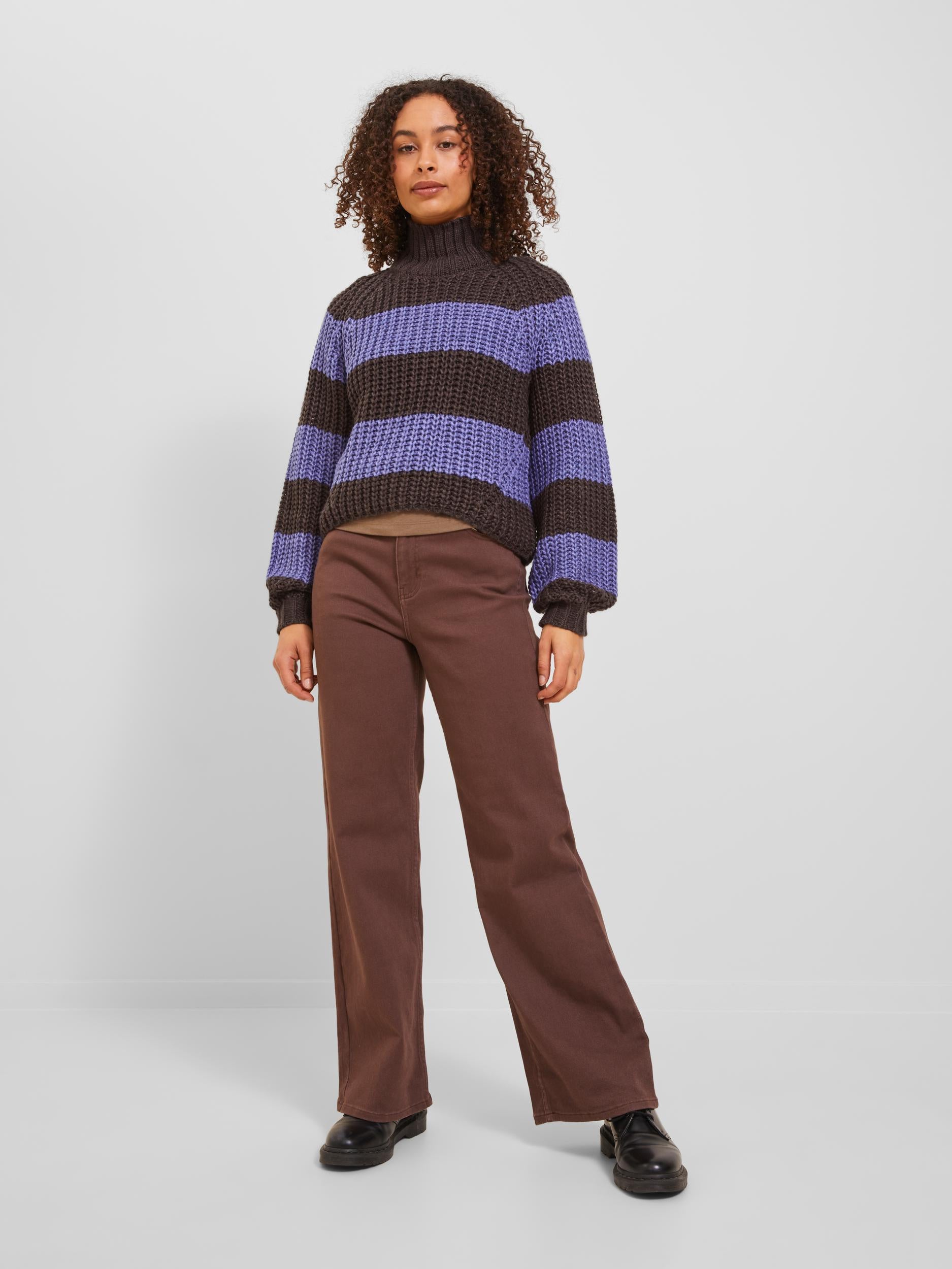 Gestreifter Strickpullover - Twilight Purple/Seal Brown - Mehrfarbig