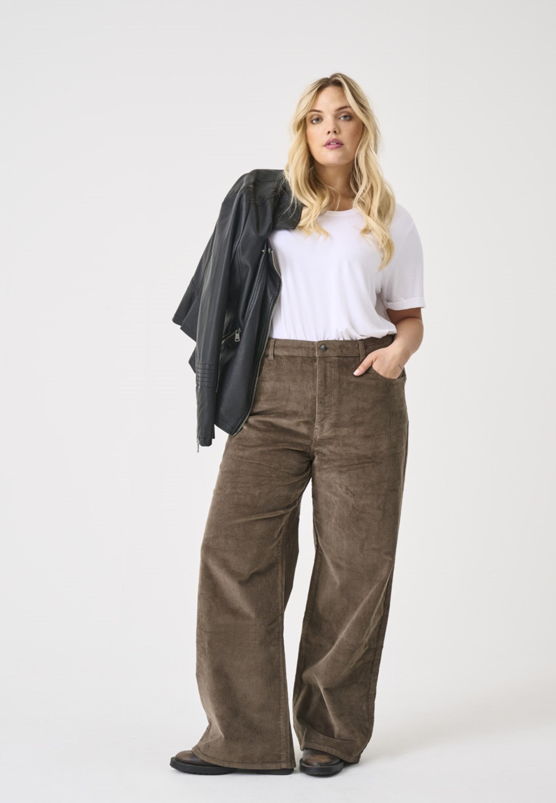 Cordhose Wide Leg - Morel - Braun