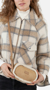 Umhängetasche aus Lammfellimitat - light brown - Beige