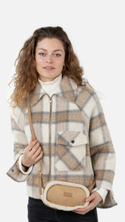 Umhängetasche aus Lammfellimitat - light brown - Beige