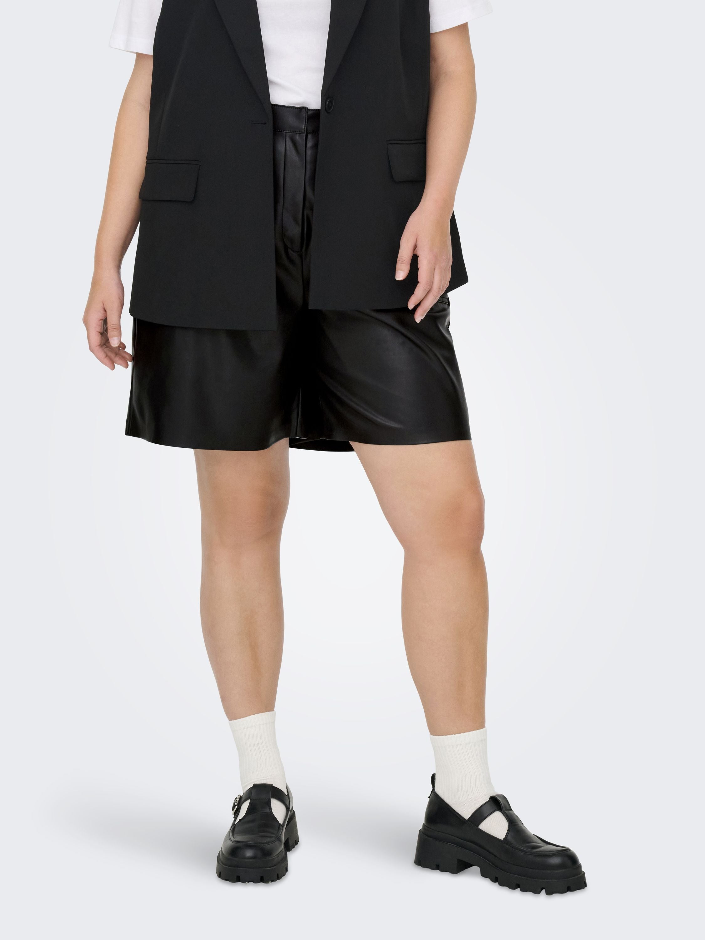 Shorts in Lederoptik Regular Fit - Black - Schwarz