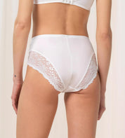 Hochgeschnittener Slip mit Spitzendetails - 0003 WHITE - Weiß