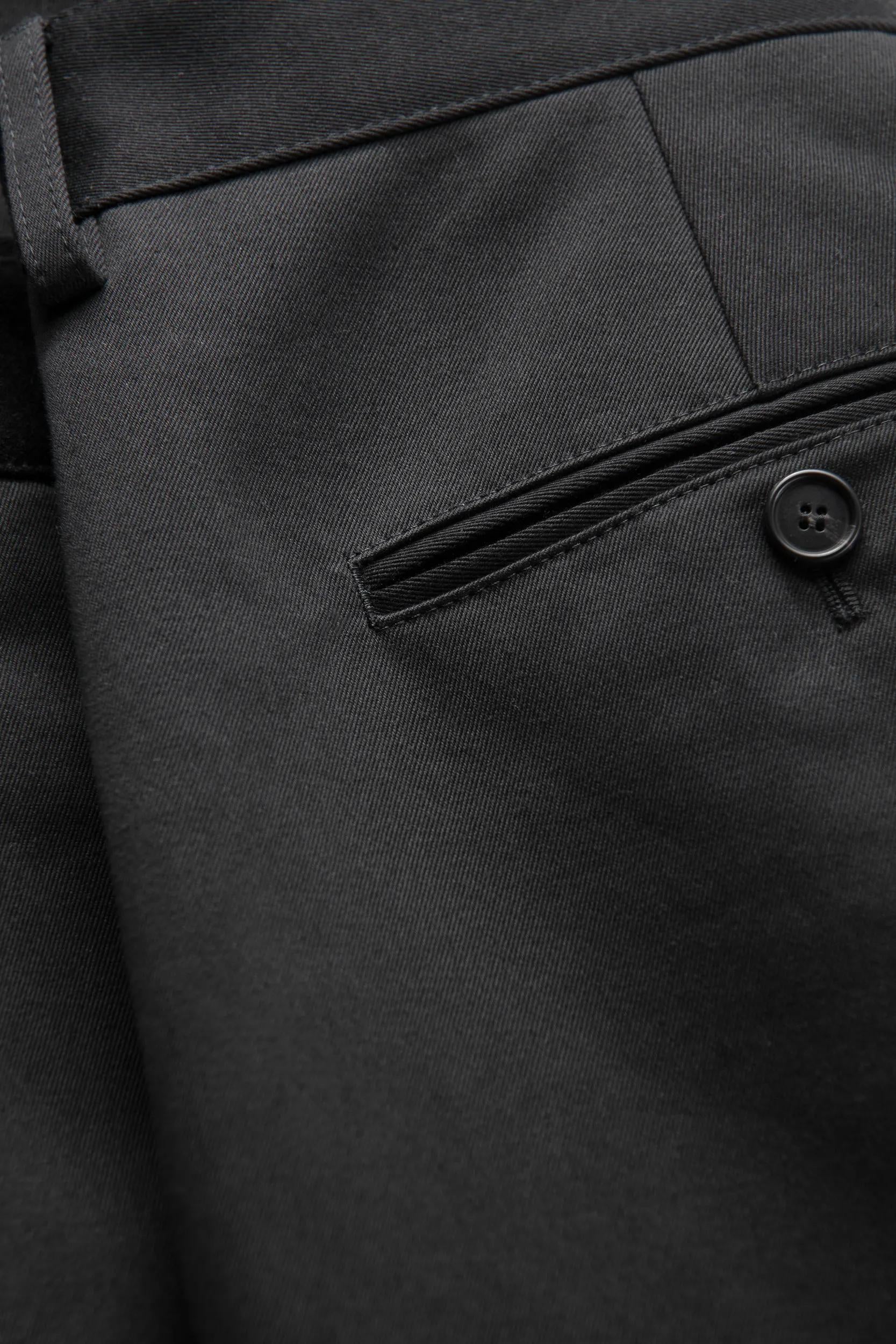 Chinohose mit Bundfalte - 001 - Schwarz