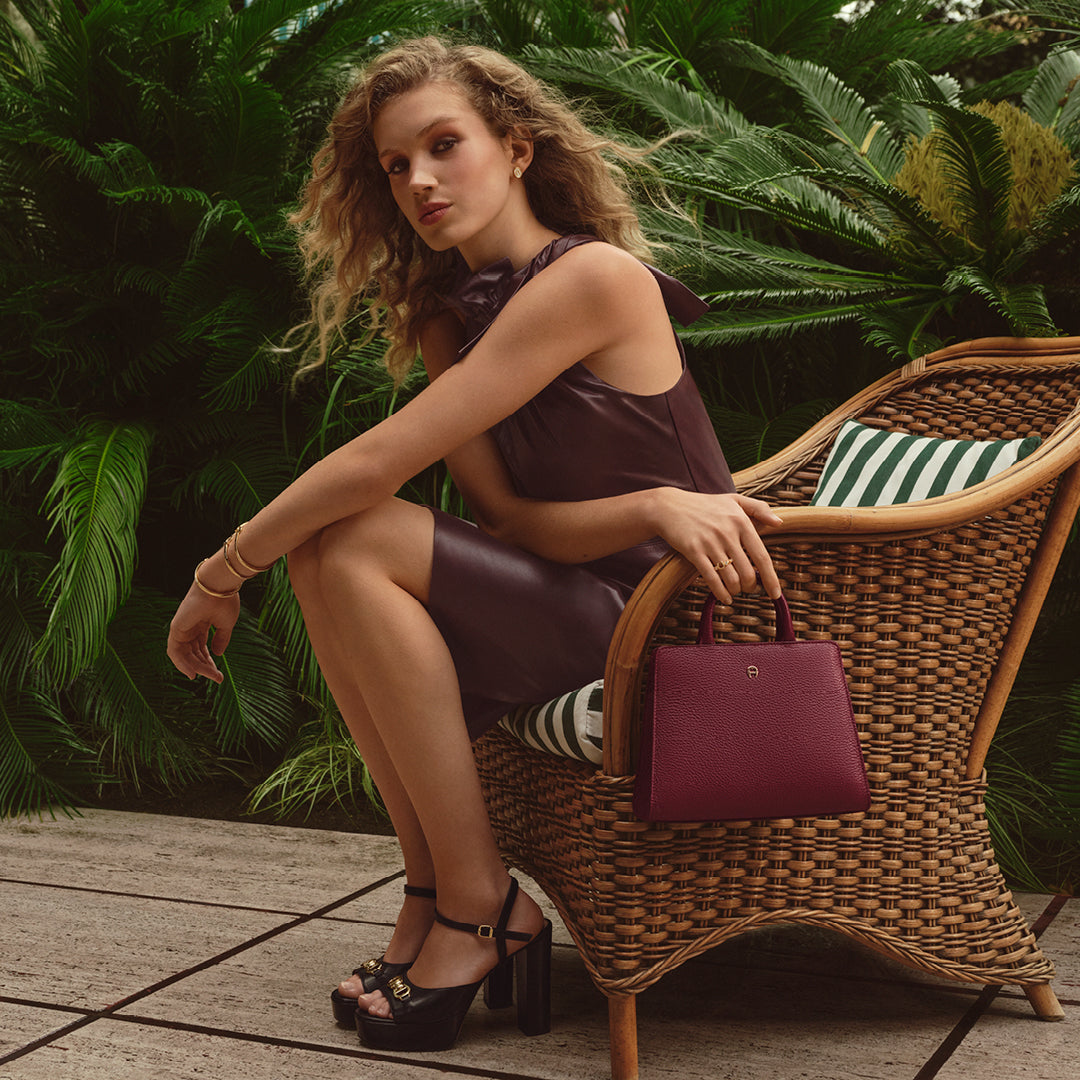 AIGNER_SS25_CAMPAIGN_CYBILL_2_RGB_72DPI_1_1.jpg